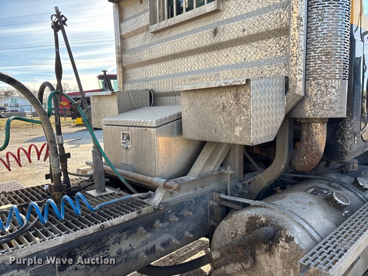 image for item DW7455 2000 Mack CH613 semi truck