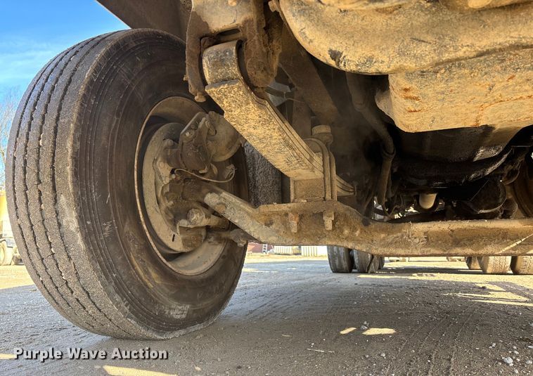 image for item DW7455 2000 Mack CH613 semi truck