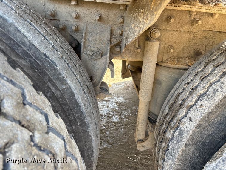 image for item DW7455 2000 Mack CH613 semi truck