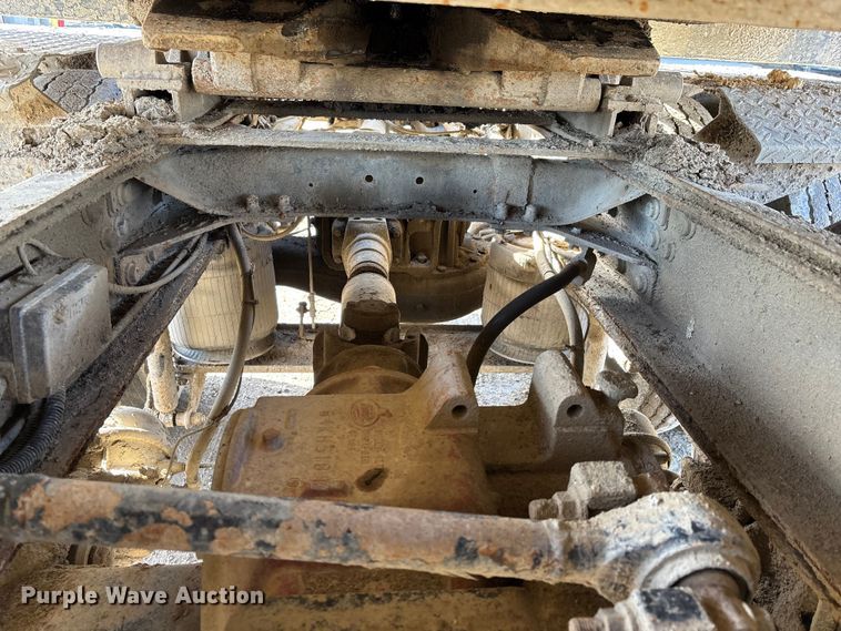 image for item DW7455 2000 Mack CH613 semi truck