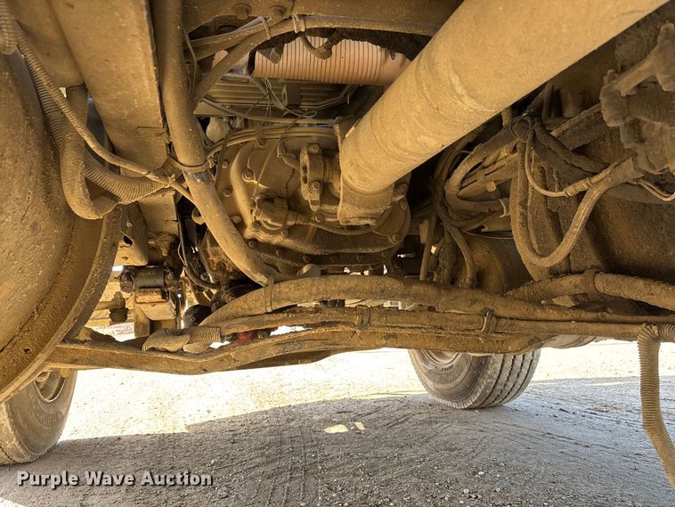 image for item DW7455 2000 Mack CH613 semi truck