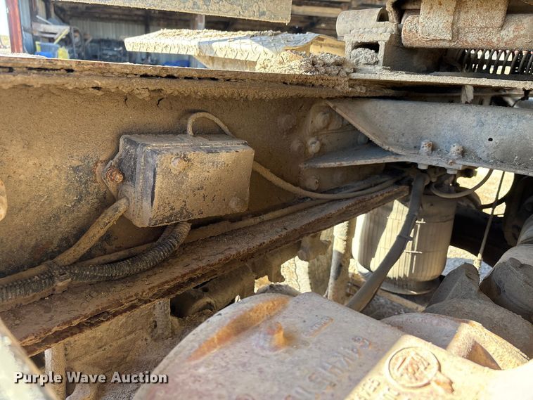 image for item DW7455 2000 Mack CH613 semi truck