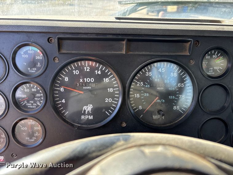 image for item DW7455 2000 Mack CH613 semi truck