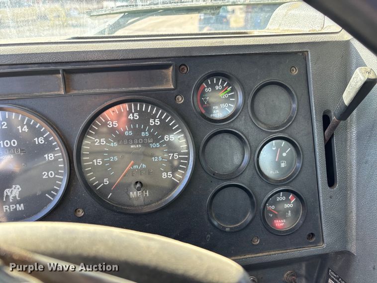 image for item DW7455 2000 Mack CH613 semi truck