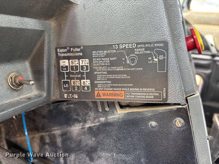 image for item DW7455 2000 Mack CH613 semi truck