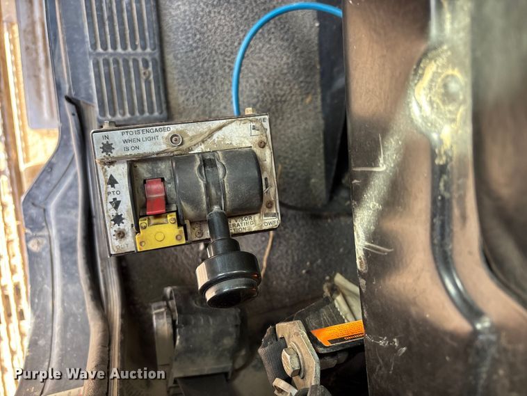 image for item DW7455 2000 Mack CH613 semi truck