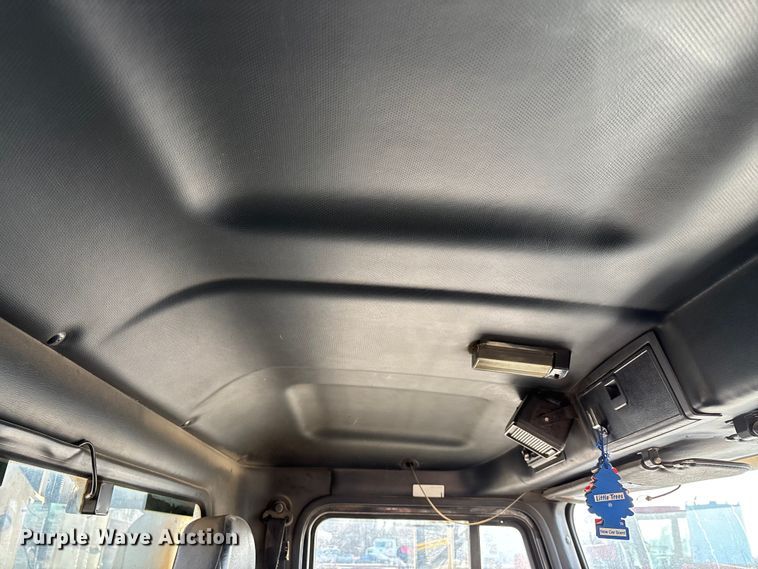 image for item DW7455 2000 Mack CH613 semi truck