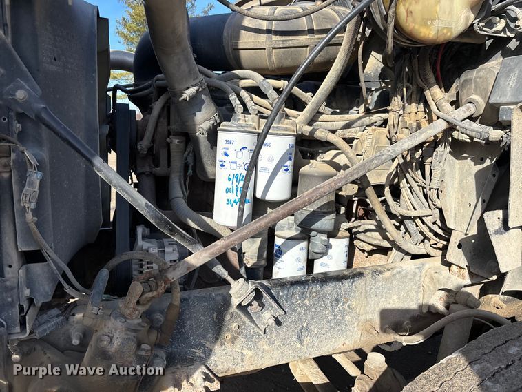 image for item DW7455 2000 Mack CH613 semi truck