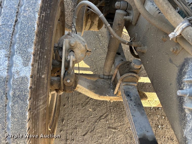 image for item DW7455 2000 Mack CH613 semi truck