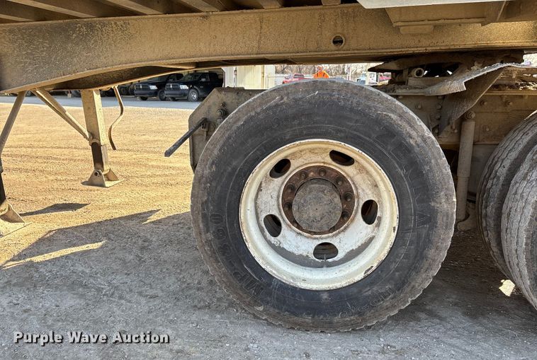 image for item DW7455 2000 Mack CH613 semi truck