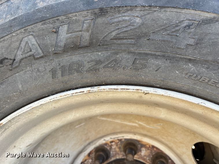 image for item DW7455 2000 Mack CH613 semi truck