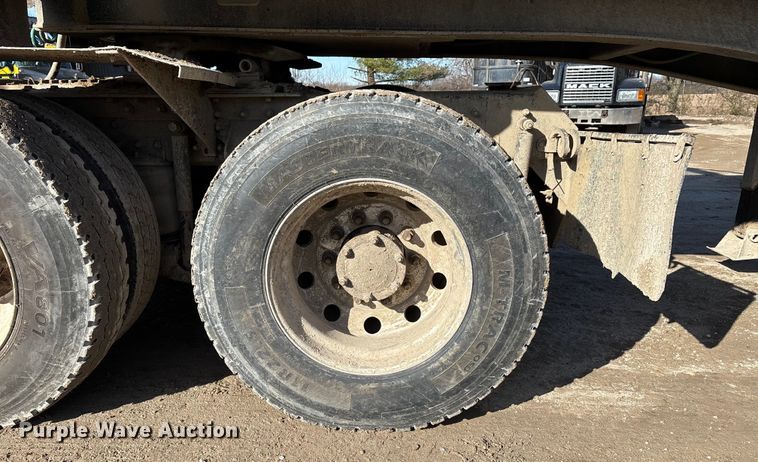 image for item DW7455 2000 Mack CH613 semi truck