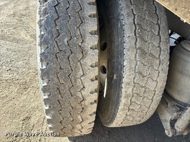 image for item DW7455 2000 Mack CH613 semi truck