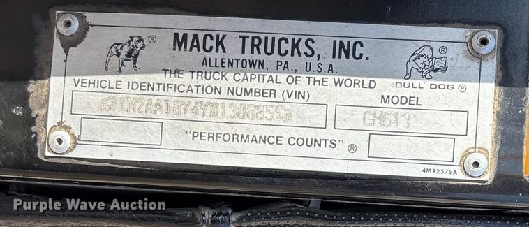 image for item DW7455 2000 Mack CH613 semi truck