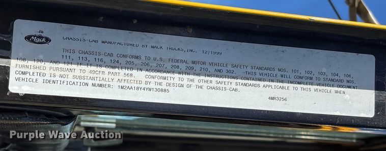 image for item DW7455 2000 Mack CH613 semi truck