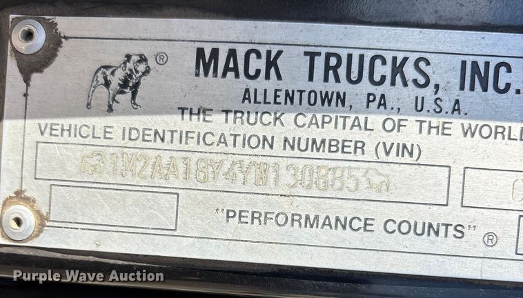 image for item DW7455 2000 Mack CH613 semi truck