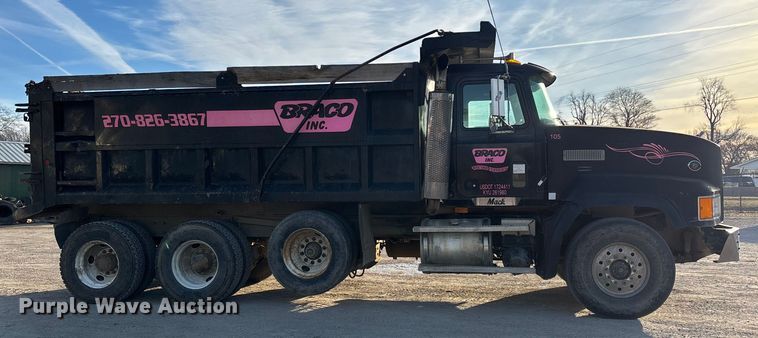 image for item DW7456 1999 Mack CL713 dump truck