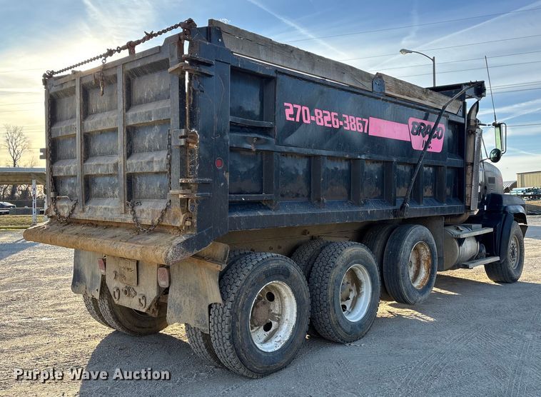 image for item DW7456 1999 Mack CL713 dump truck