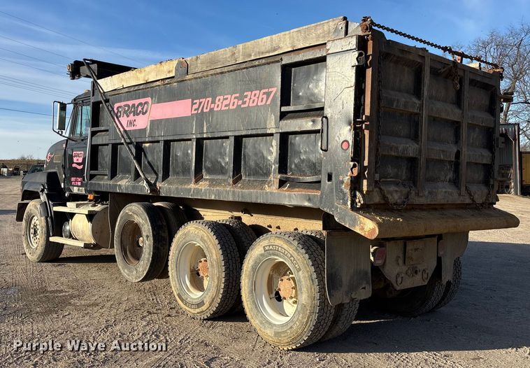 image for item DW7456 1999 Mack CL713 dump truck