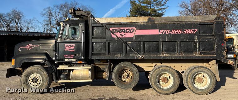 image for item DW7456 1999 Mack CL713 dump truck