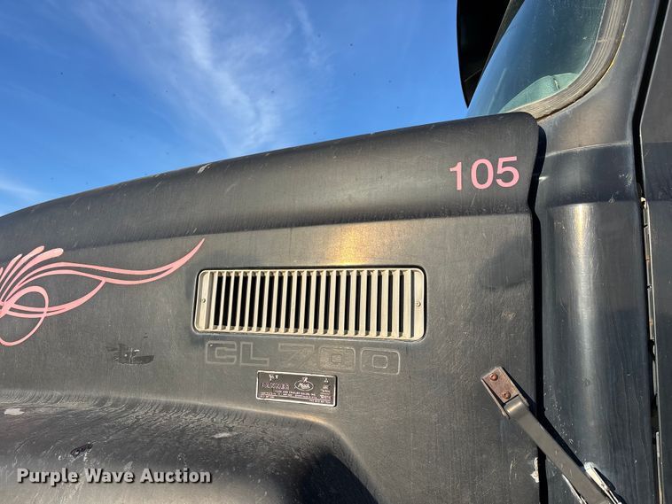 image for item DW7456 1999 Mack CL713 dump truck