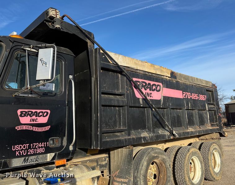 image for item DW7456 1999 Mack CL713 dump truck