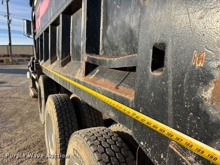 image for item DW7456 1999 Mack CL713 dump truck