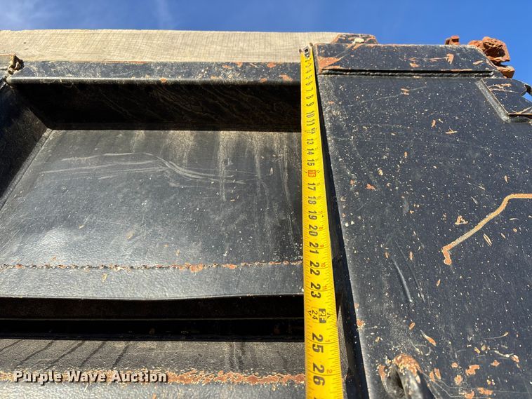 image for item DW7456 1999 Mack CL713 dump truck