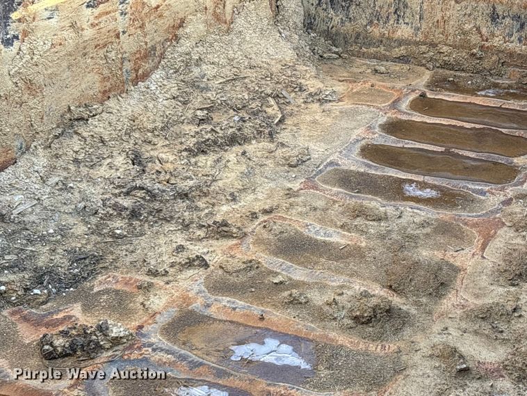 image for item DW7456 1999 Mack CL713 dump truck