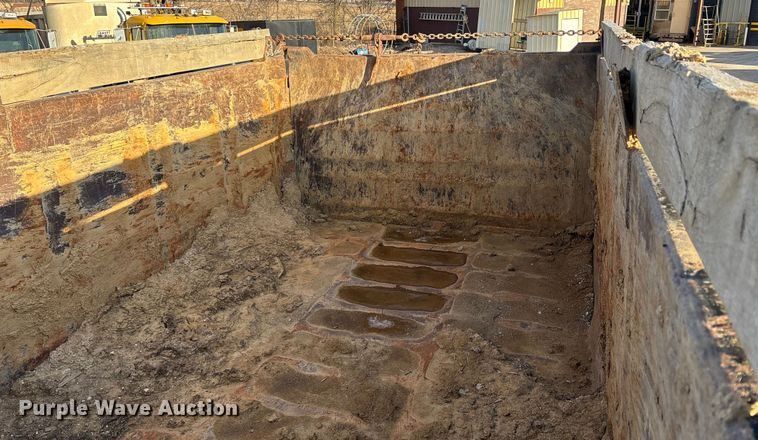 image for item DW7456 1999 Mack CL713 dump truck