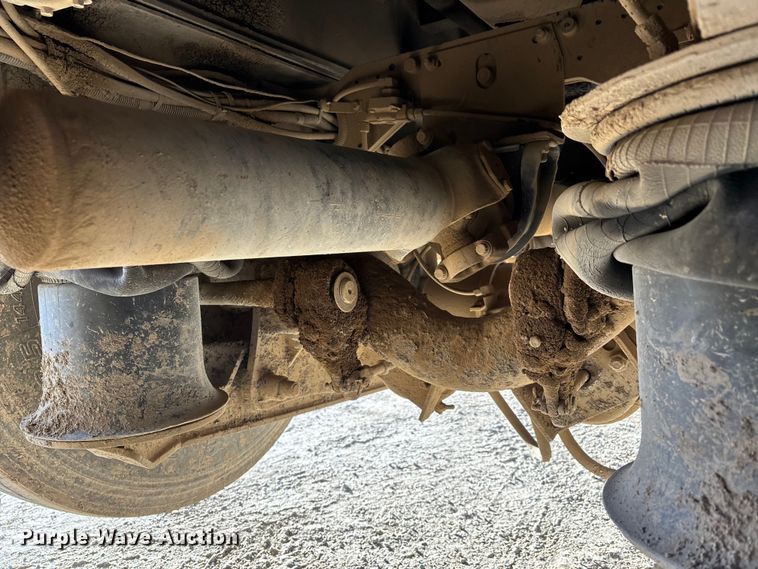 image for item DW7456 1999 Mack CL713 dump truck