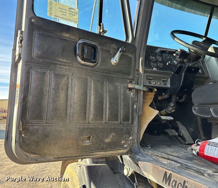 image for item DW7456 1999 Mack CL713 dump truck