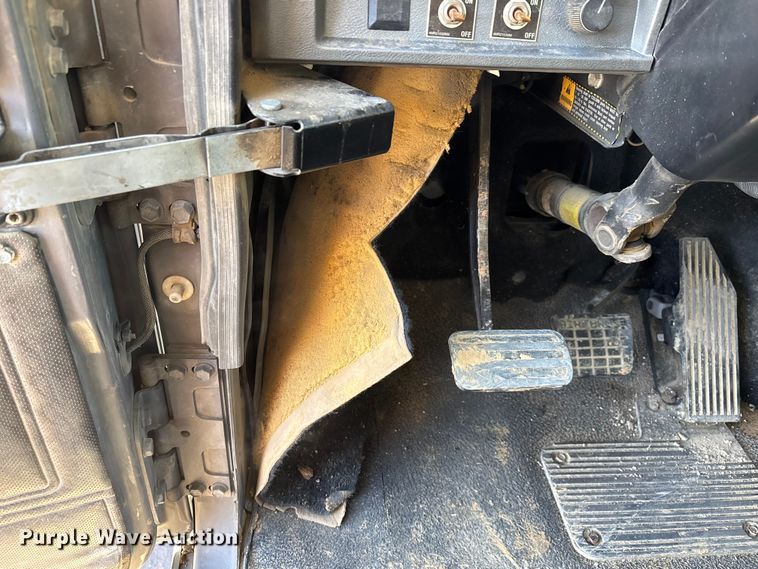 image for item DW7456 1999 Mack CL713 dump truck