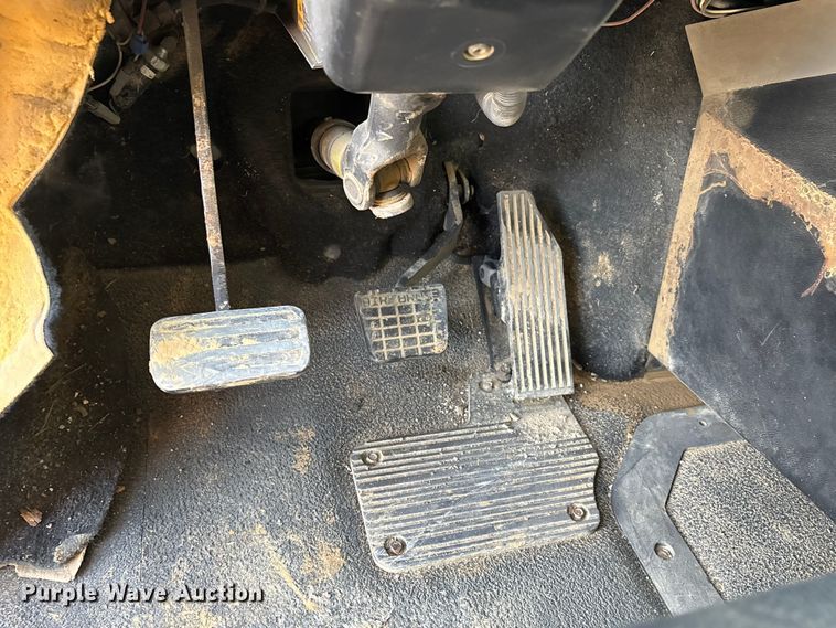 image for item DW7456 1999 Mack CL713 dump truck