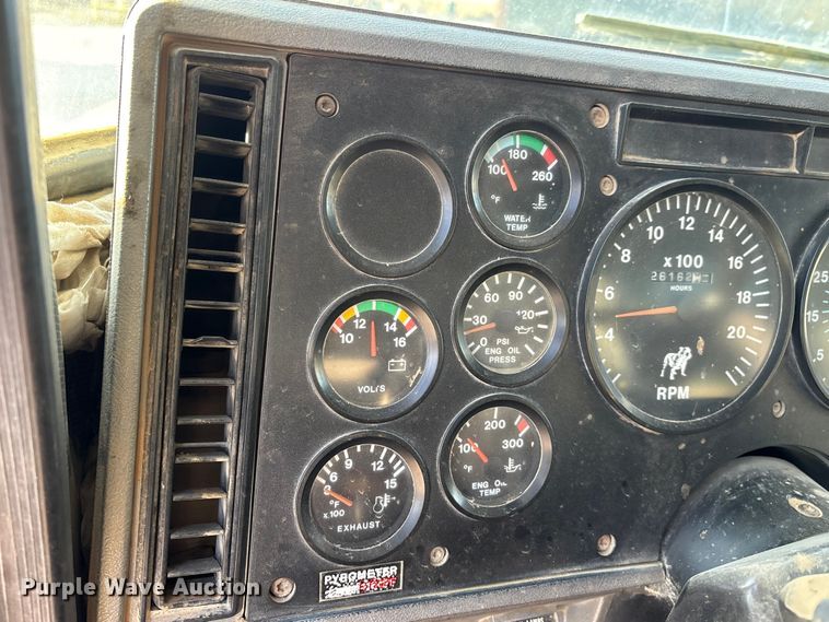 image for item DW7456 1999 Mack CL713 dump truck