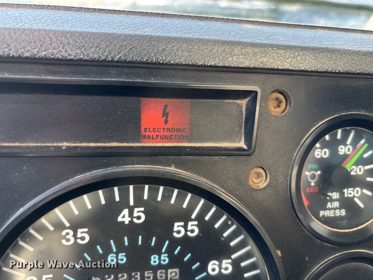 image for item DW7456 1999 Mack CL713 dump truck