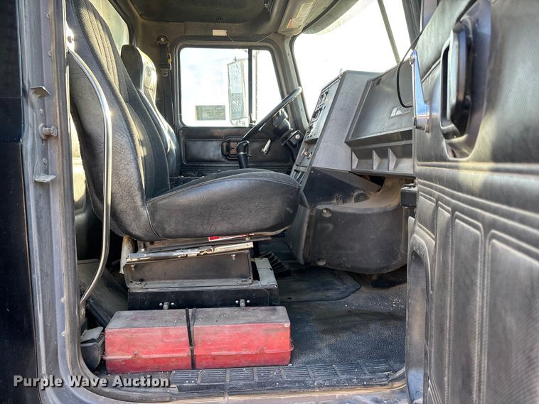 image for item DW7456 1999 Mack CL713 dump truck