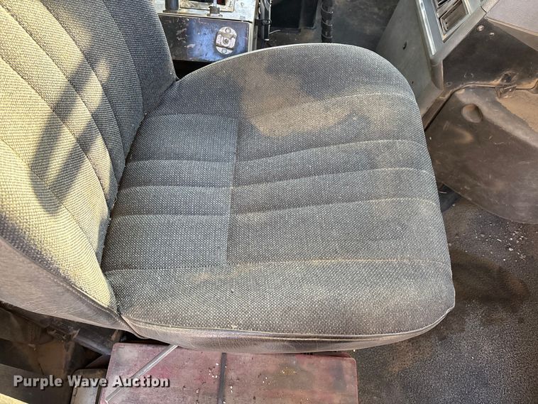 image for item DW7456 1999 Mack CL713 dump truck