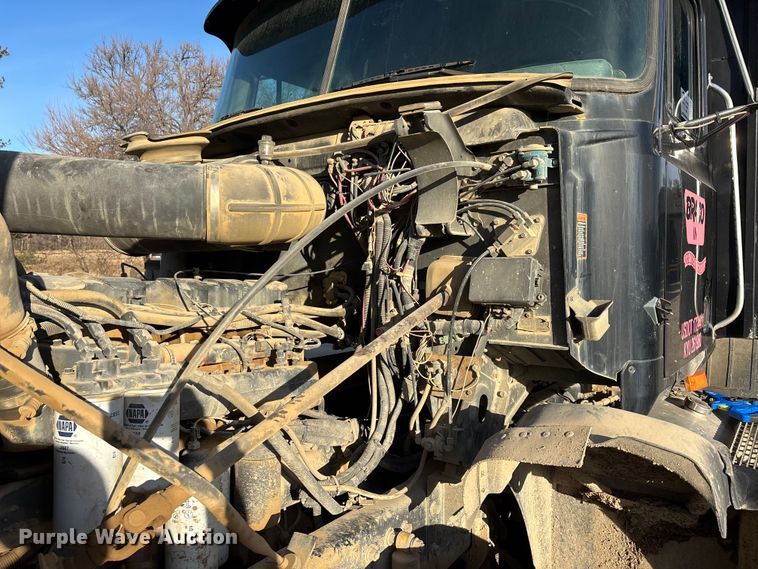 image for item DW7456 1999 Mack CL713 dump truck