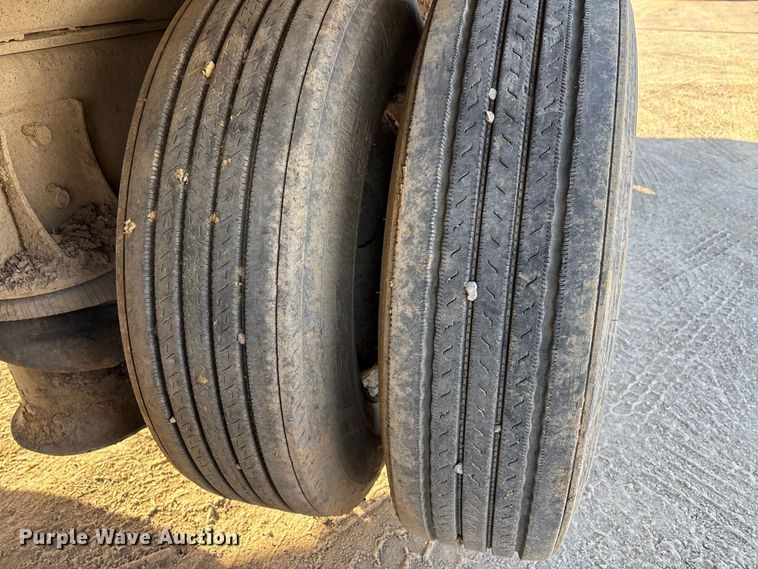 image for item DW7456 1999 Mack CL713 dump truck