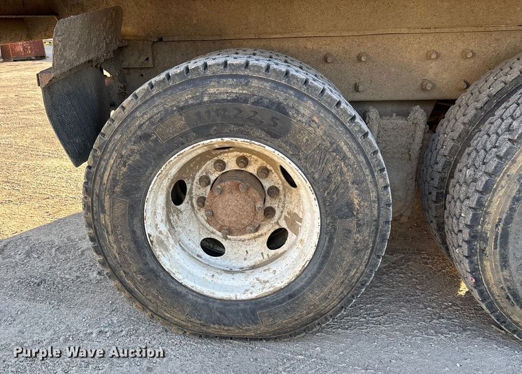 image for item DW7456 1999 Mack CL713 dump truck