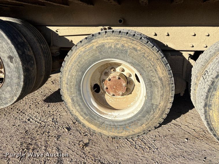 image for item DW7456 1999 Mack CL713 dump truck