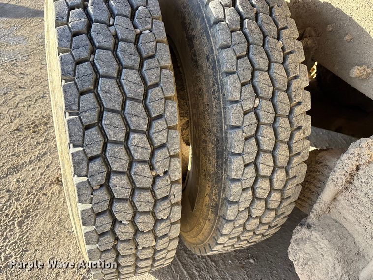 image for item DW7456 1999 Mack CL713 dump truck