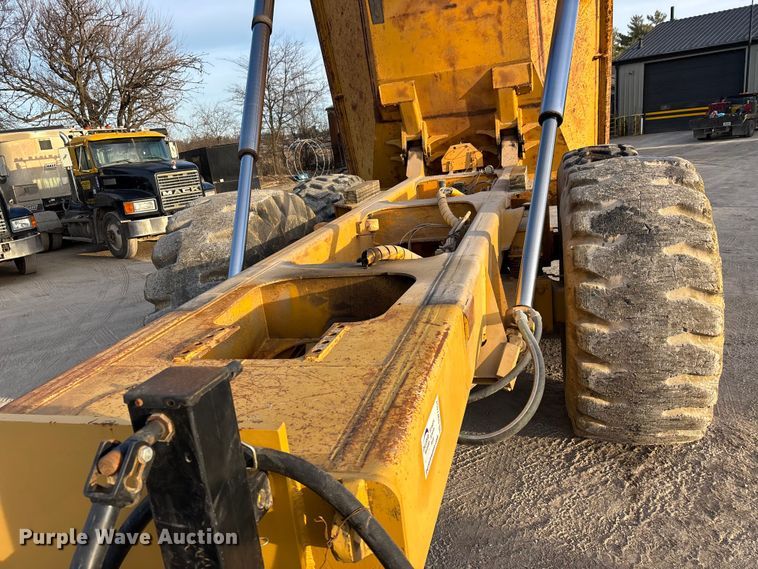 image for item DW7457 Volvo end dump trailer