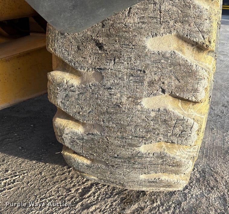 image for item DW7457 Volvo end dump trailer