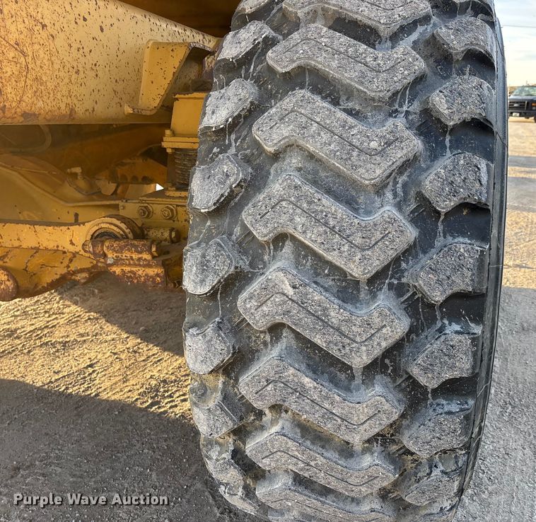 image for item DW7457 Volvo end dump trailer