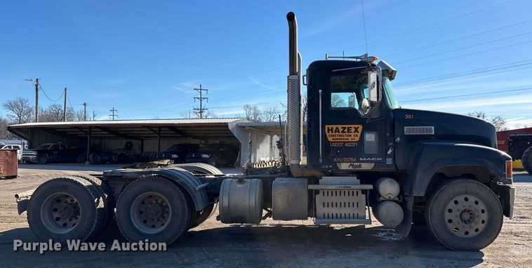 image for item DW7461 2013 Mack CHU613 semi truck