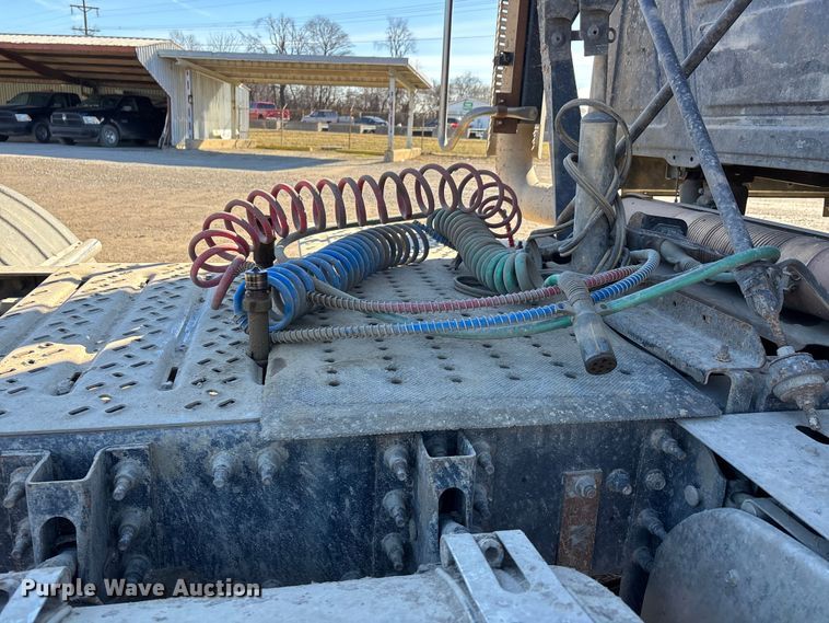 image for item DW7461 2013 Mack CHU613 semi truck