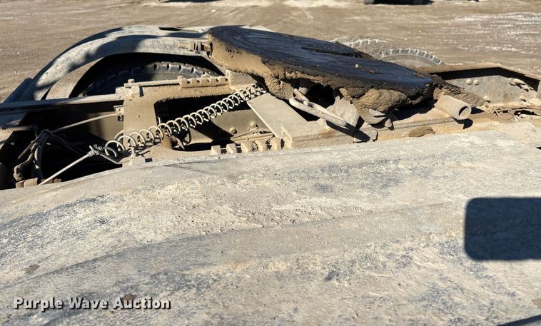 image for item DW7461 2013 Mack CHU613 semi truck