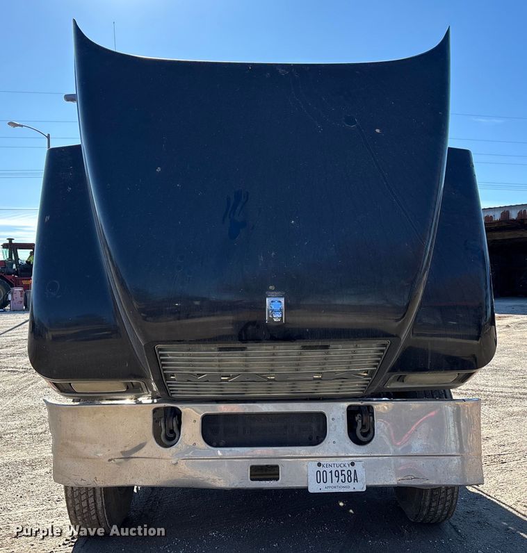 image for item DW7461 2013 Mack CHU613 semi truck